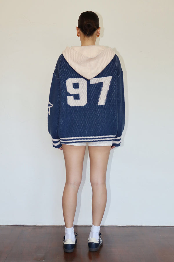 97 Vintage Navy Chunky Sweater