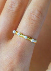 Wavy Pearl 18k Gold Ring