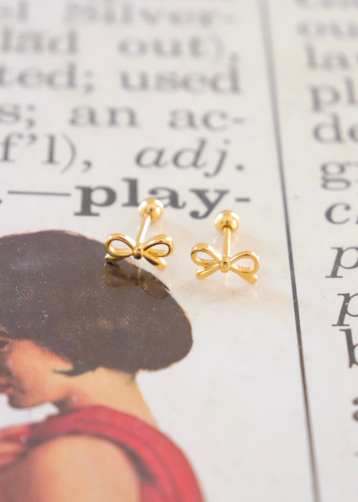 18k Gold Bow Studs