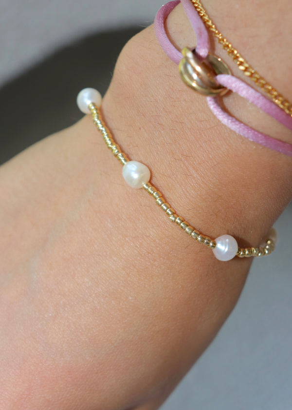 Pearl Alternating Gold Beaded Bracelet