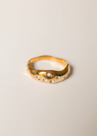 Waved Rhinestone 18k Gold Ring