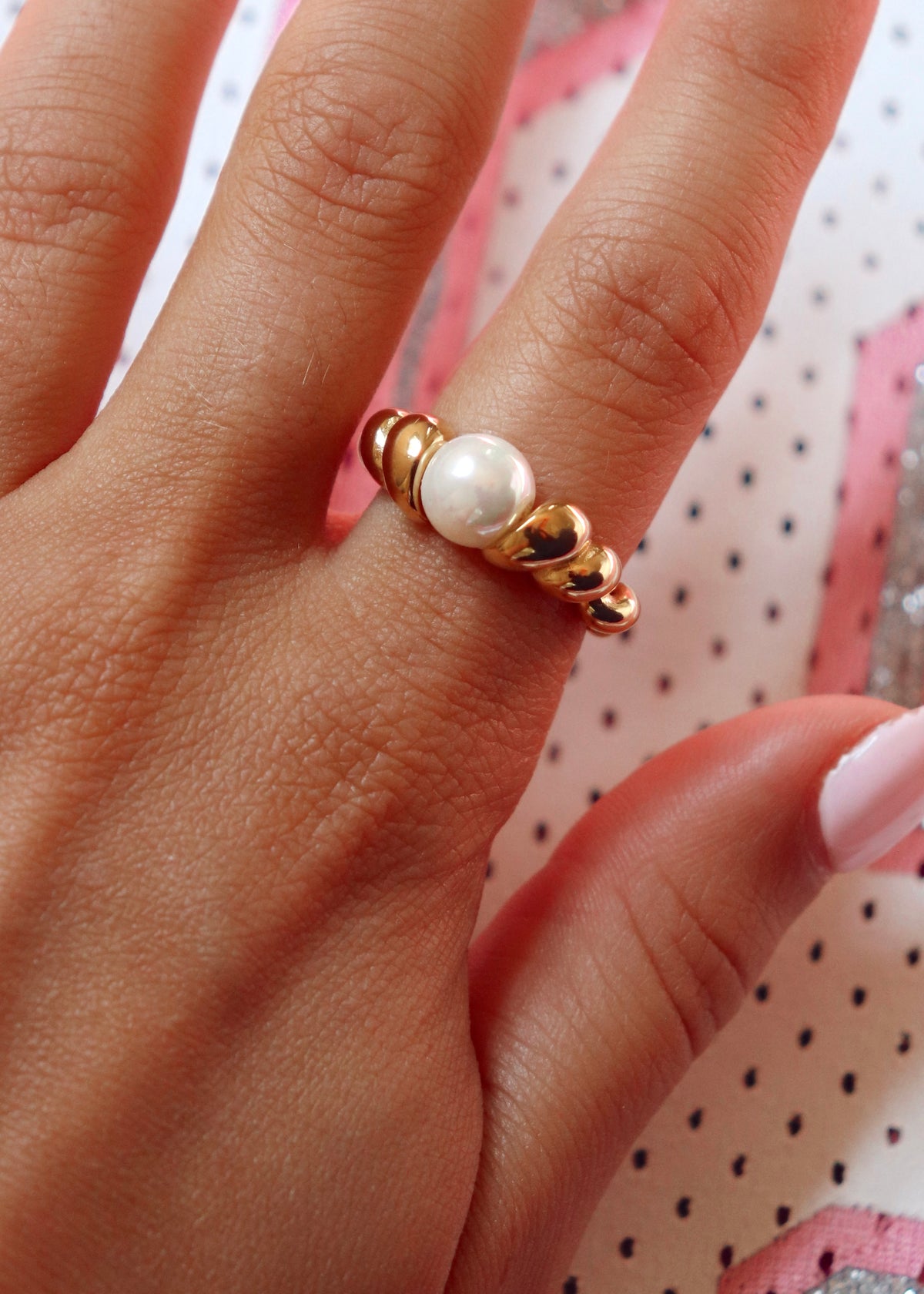 18k Gold Pearl Shell Ring