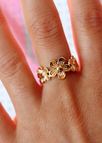 18k Gold Floral Lover Ring