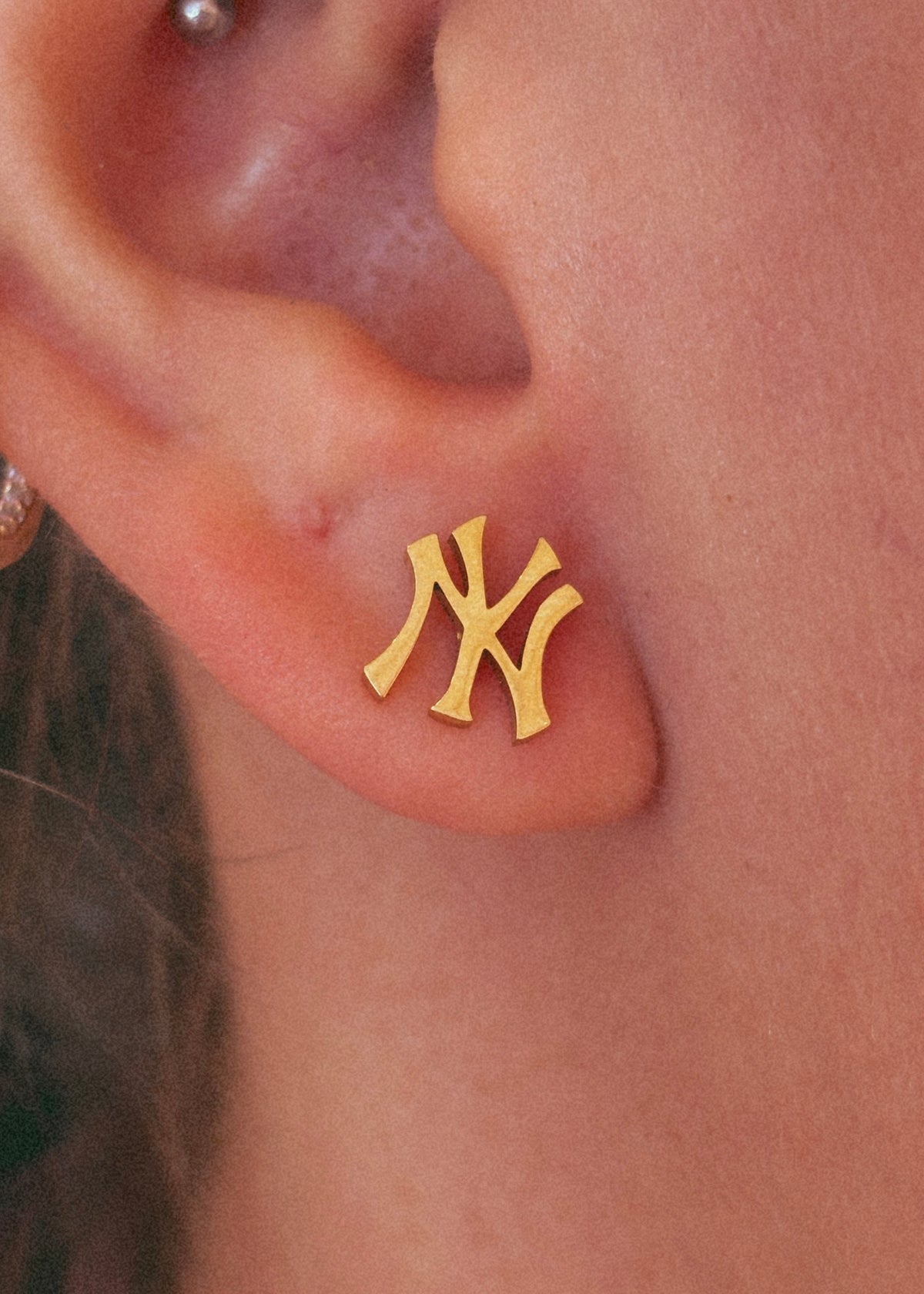 NY 18k Gold Stud Earrings