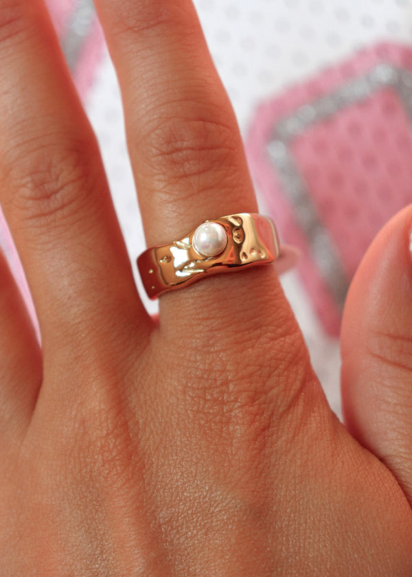 18k Gold Abstract Pearl Ring