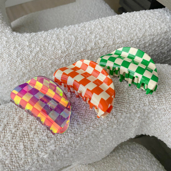 Checkered Curved Clip