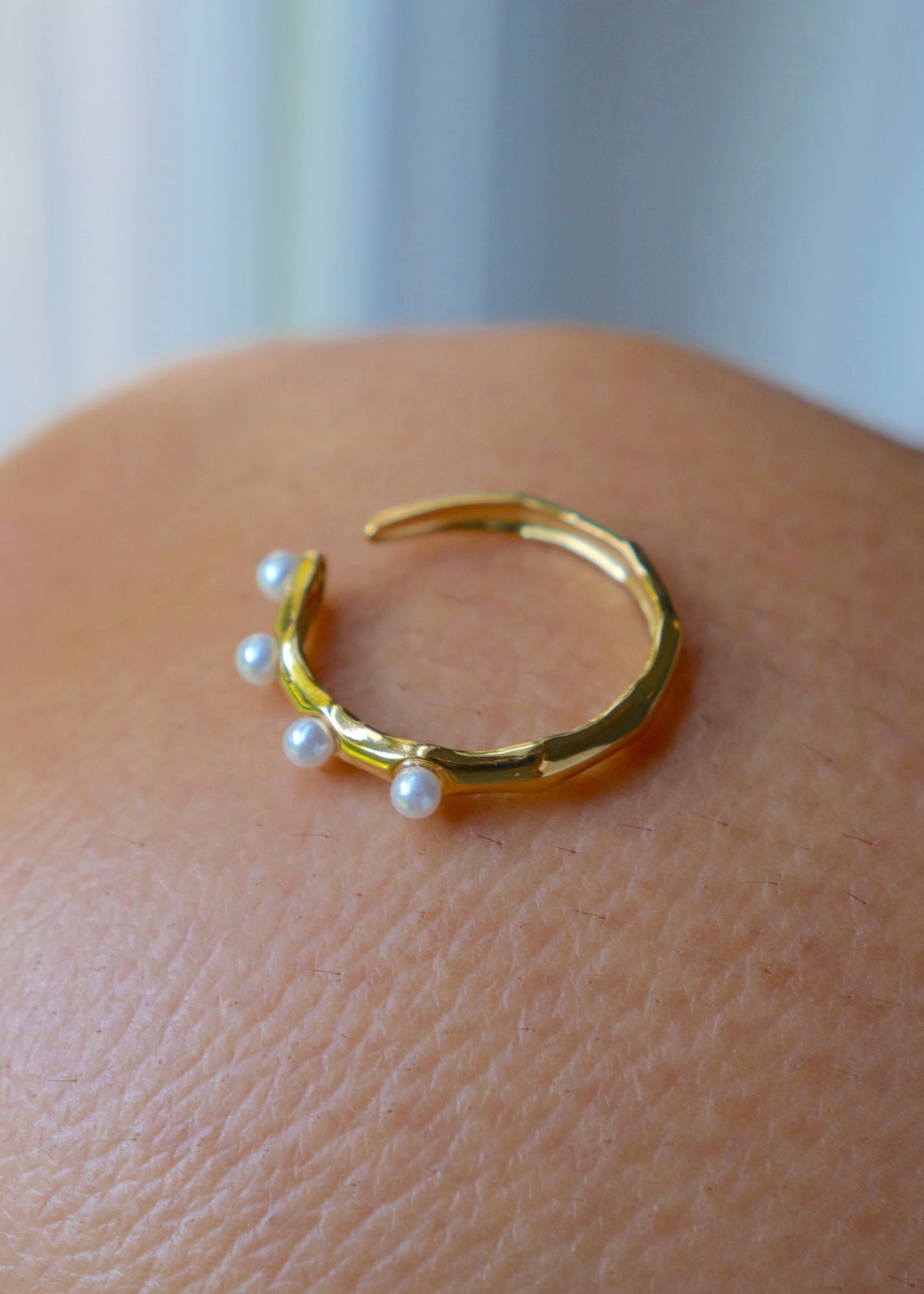 Wavy Pearl 18k Gold Ring