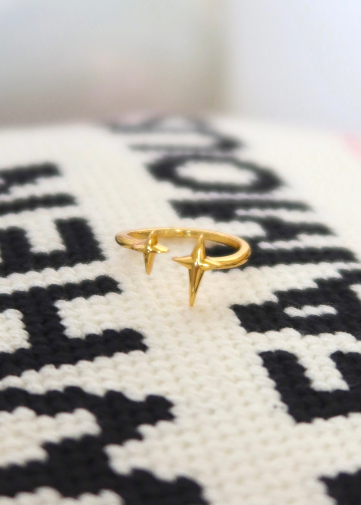 18k Gold Skinny Twinkle Ring