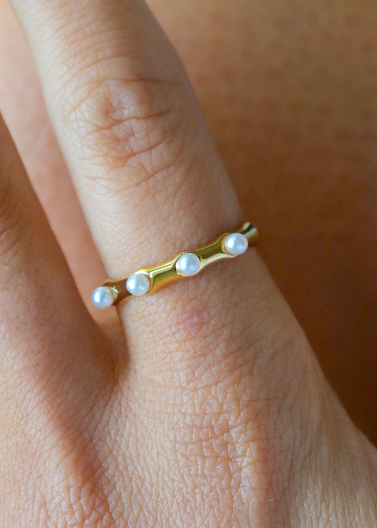 Wavy Pearl 18k Gold Ring